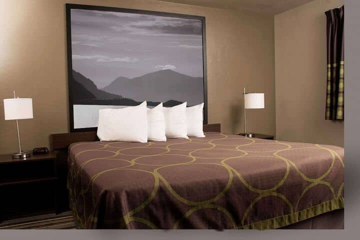 Room 14 of 18