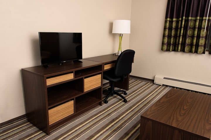 Room 8 of 18
